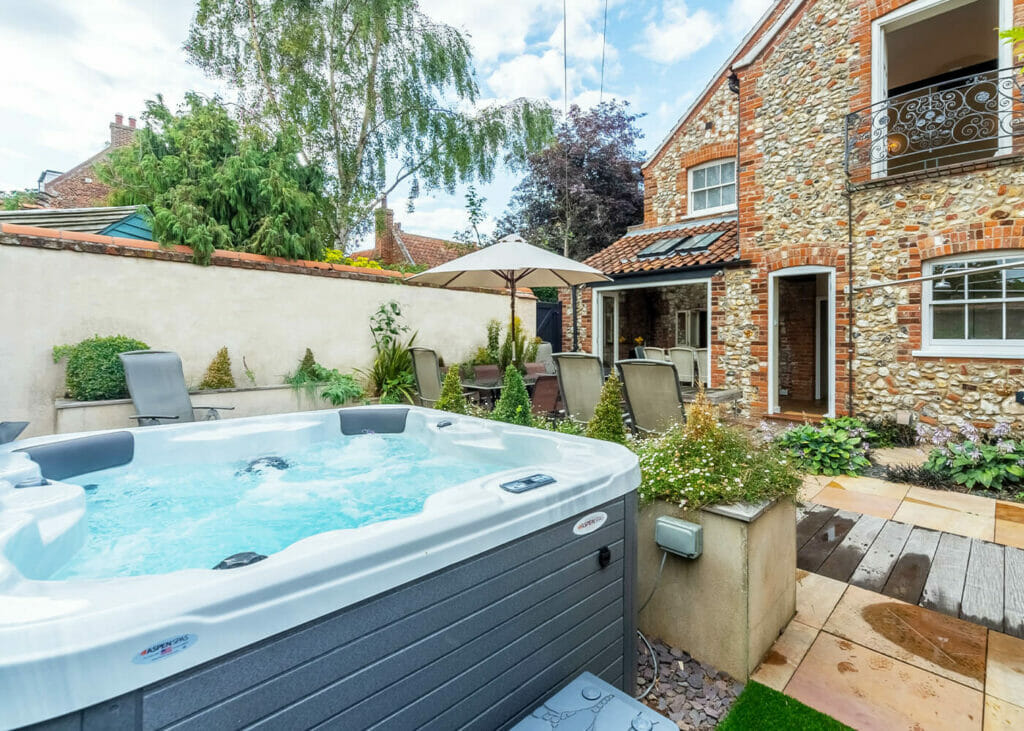 discover-the-best-dog-friendly-hot-tub-holidays-in-norfolk